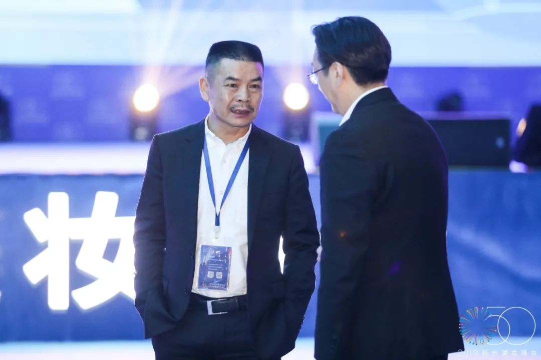 1573113542513046GJP1.png blob.png